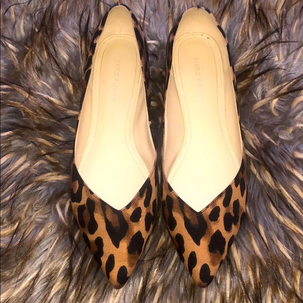 Marc Fisher leopard flats